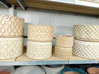 Macetero bajo terracota beige y marrón