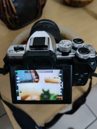 Olympus OM-D E-M10 Mark II + Obiettivo