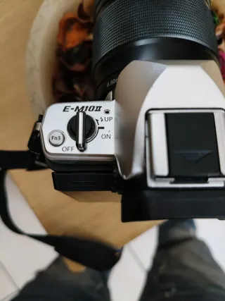 Olympus OM-D E-M10 Mark II + Obiettivo