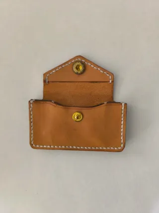 Tarjetero de piel hecho a mano