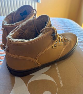 Botas Globe Marrones/Amarillas