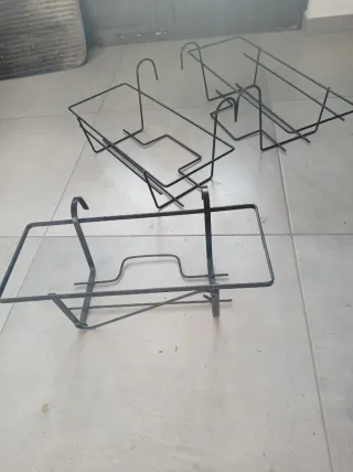 Portavasi da terrazzo in metallo