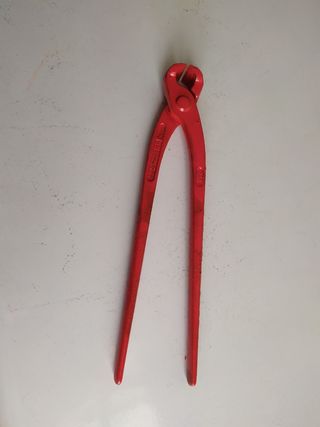 Tenaglia rossa Made in Germany