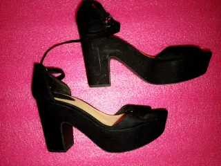 Sandalias Bershka tacón plataforma negras