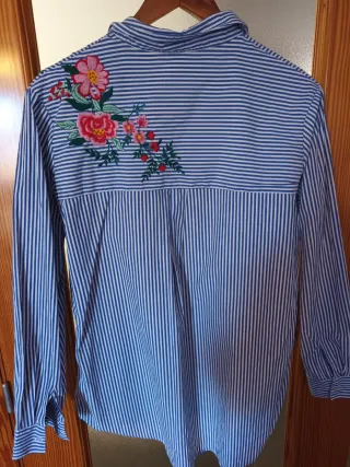 Camisa Rayas Flores Bordadas