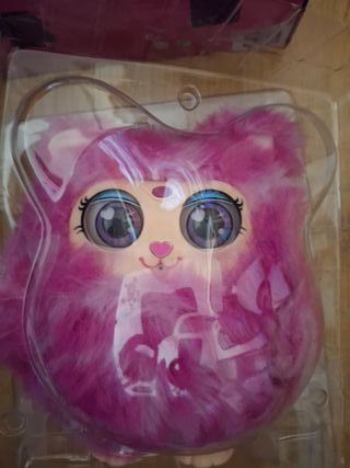 Juguetes.  Mochila Pikachu y Juguete Tiny Furries