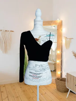 Top asimetrico Stradivarius Talla Xs