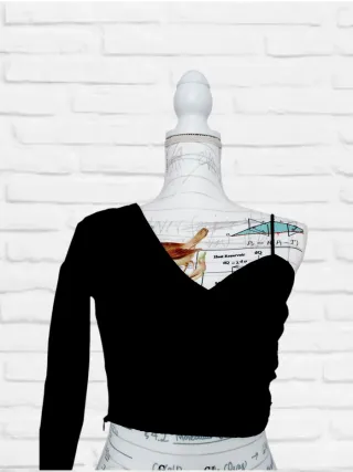 Top asimetrico Stradivarius Talla Xs