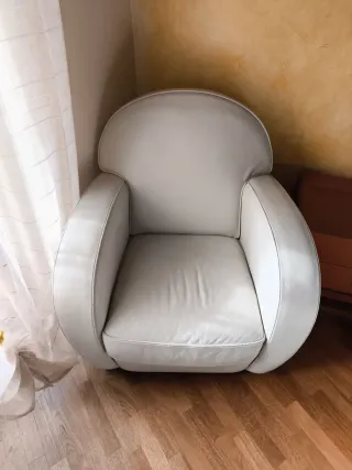 Poltrona Divani & Divani in pelle bianca