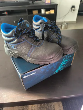 Botas de seguridad negras y azules