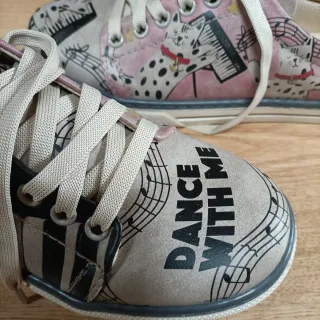 Zapatillas DOGO Piel Vegana Sin Estrenar