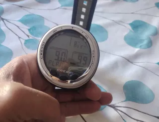 Ordenador de buceo Cressi con funda