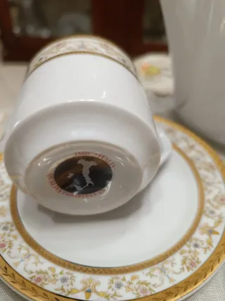 Teiera con zuccheriera e 2 tazze