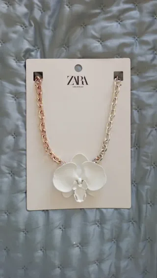 Collar Zara Flor Blanca y Cadena Mixta
