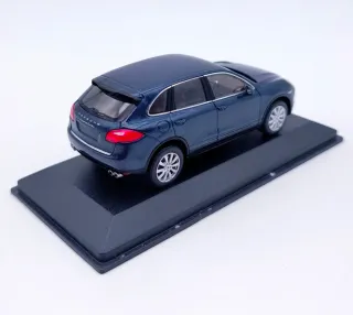 PORSCHE CAYENNE S HYBRID 1:43 MINICHAMPS