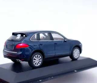 PORSCHE CAYENNE S HYBRID 1:43 MINICHAMPS