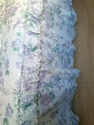 Edredón floral morado y verde