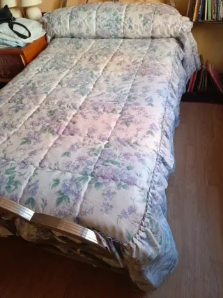 Edredón floral morado y verde