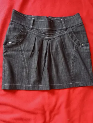 Falda gris con bolsillos