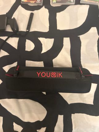 Nintendo Switch con dos cajas de almacenamiento