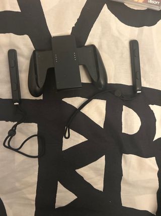 Nintendo Switch con dos cajas de almacenamiento