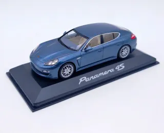 PORSCHE PANAMERA 4S 1:43 MINICHAMPS