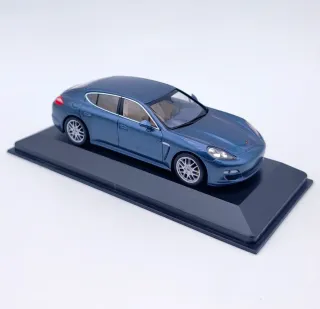 PORSCHE PANAMERA 4S 1:43 MINICHAMPS