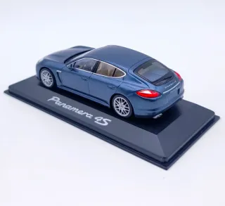 PORSCHE PANAMERA 4S 1:43 MINICHAMPS