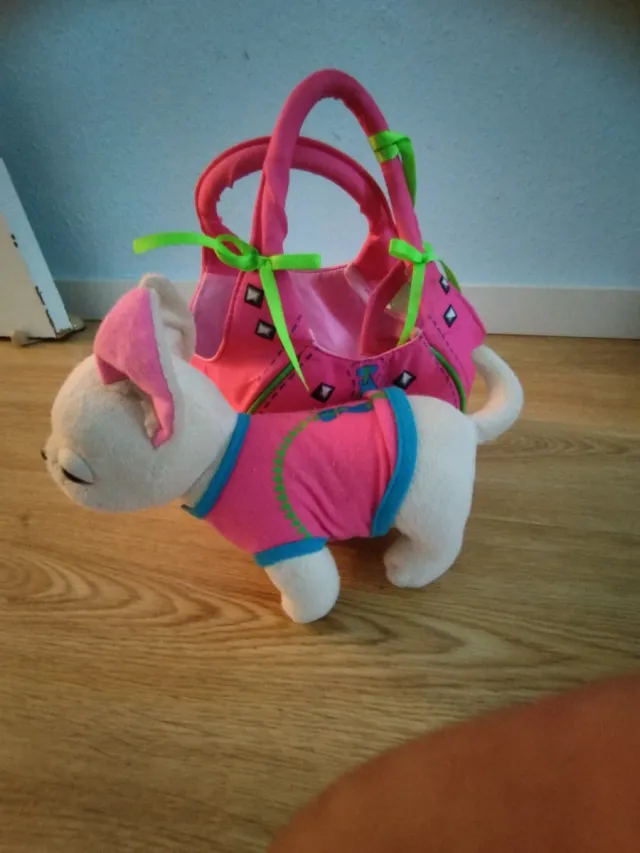 Perrito de peluche con bolso rosa