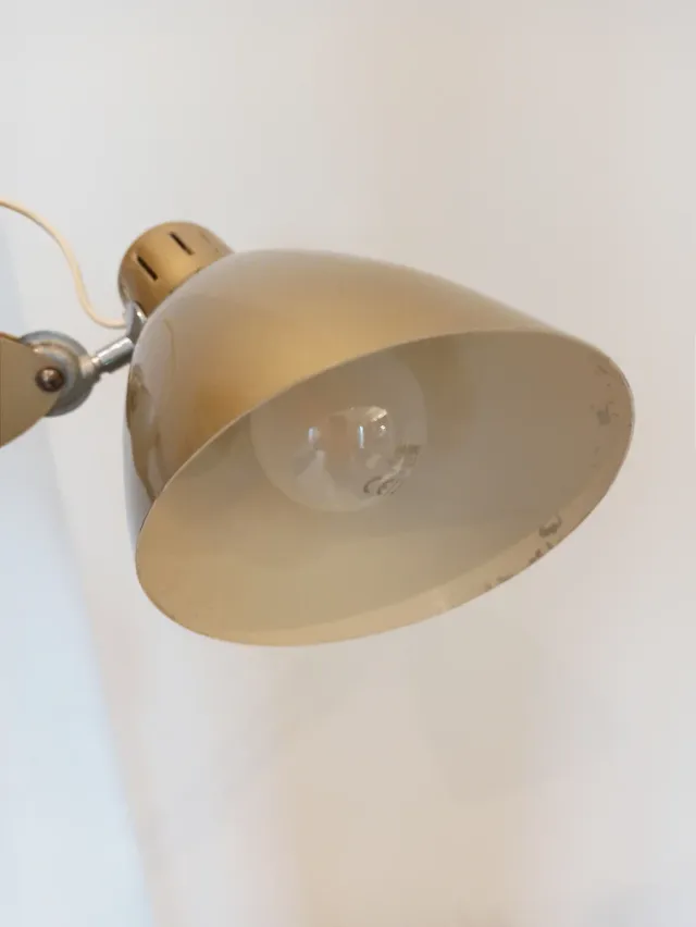 Lampada flexo LUPELA su supporto