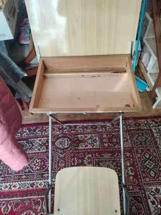 Pupitre infantil con mapa de España vintage