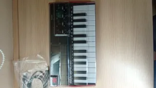 AKAI MPK Mini – Controlador MIDI con protección