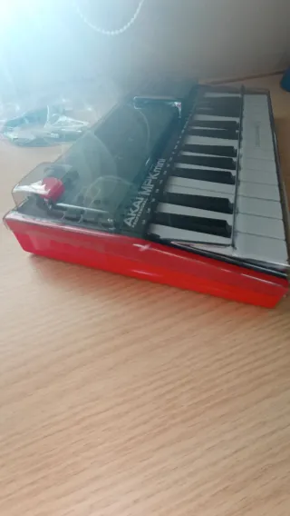 AKAI MPK Mini – Controlador MIDI con protección