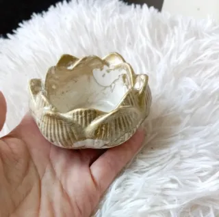 Portavelas flor de loto dorado