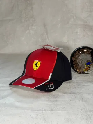 Gorra Ferrari Charles Leclerc