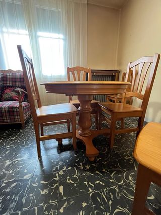 Muebles de comedor de madera. LOTE