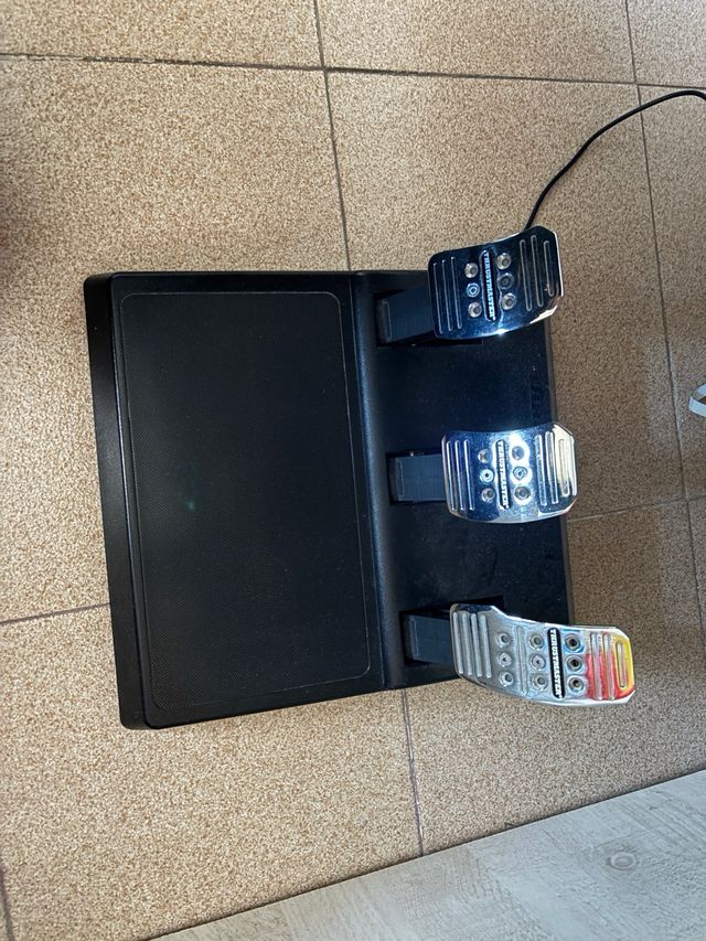 Volante y Pedales Thrustmaster TS-XW