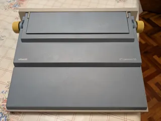 Máquina de escribir Olivetti ET Personal 55
