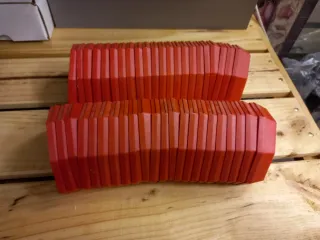 Caja para prótesis dentales roja