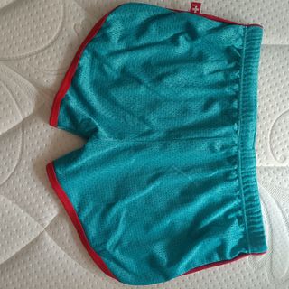 Super cómodo pantalón corto y bañador.