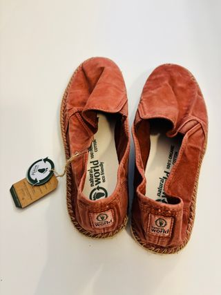 Alpargatas Natural World Slip On rojas 43 new