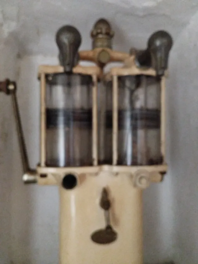 Bomba de Aceite Antigua