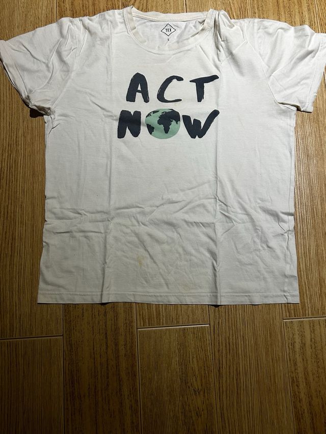 Camiseta blanca de manga corta