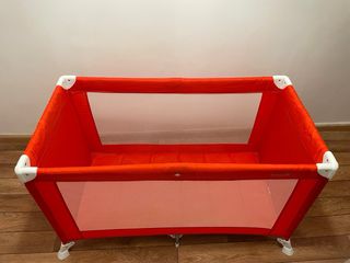 Cuna de viaje Safety 1st roja