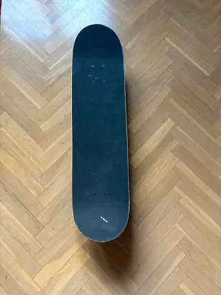 Monopatín con ruedas nuevas + casco niño