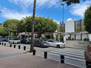 Oficina en venta en Puerto Banús en Marbella
