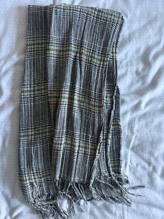 Fular a cuadros gris y verde