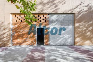 Local comercial en venta en Valderas - Los Castillos en Alcorcón