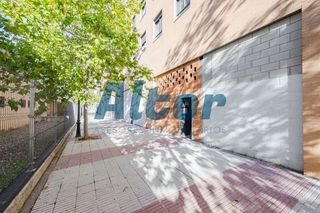 Local comercial en venta en Valderas - Los Castillos en Alcorcón