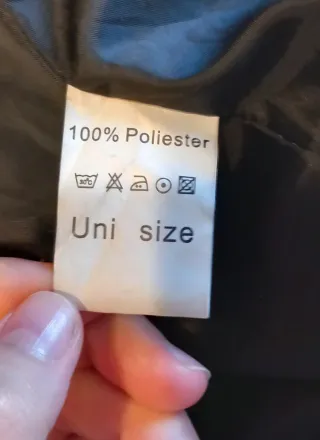 Cappotto nero in pelliccia sintetica